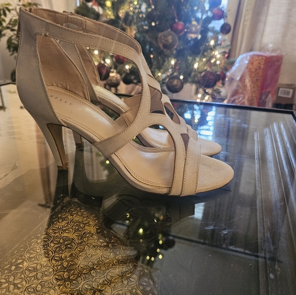 Kelly & Katie Shoes - Kelly & Katie Tan Felima Heeled Sandals Size 8